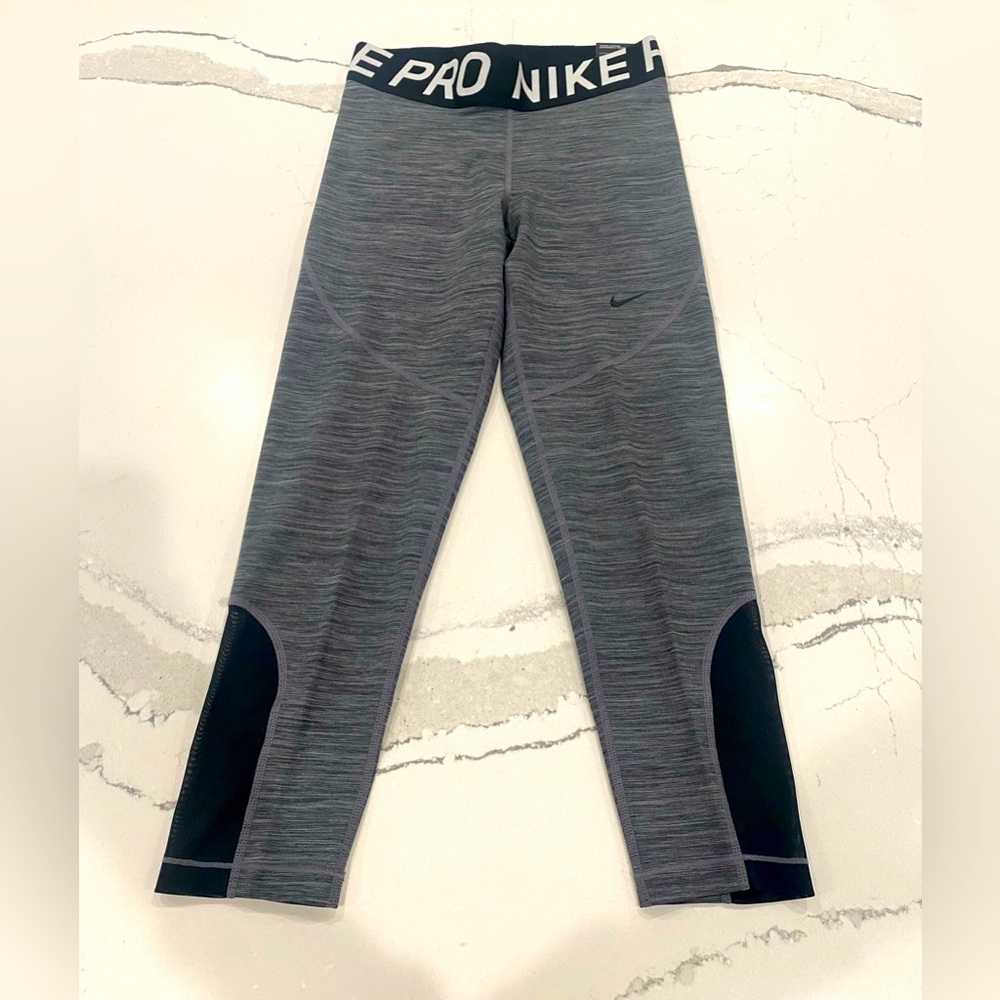 NWT Nike Pro cropped leggings